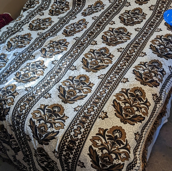 Vintage Italian Bedspread - Picture 11 of 11